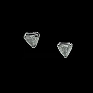 BOUCLES D'OREILLES CLOUS EN OR GRIS 18 CARATS SERTIE DE DIAMANTS TRILLION 0,75CTS