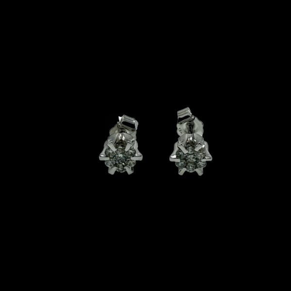 BOUCLES D'OREILLES FLEUR EN OR GRIS 750 SERTIES DE 7 DIAMANTS – Image 6