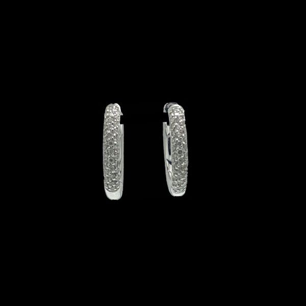 BOUCLES D'OREILLES CREOLES EN OR GRIS 750 SERTIE DE 37 DIAMANTS – Image 4