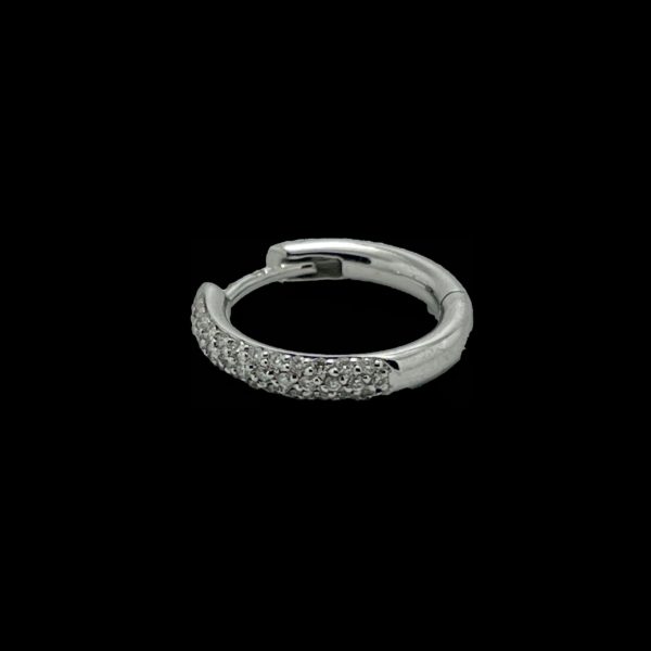 BOUCLES D'OREILLES CREOLES EN OR GRIS 750 SERTIE DE 37 DIAMANTS – Image 2