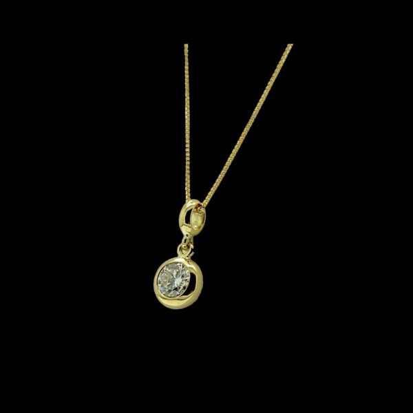 COLLIER-PENDENTIF  SOLITAIRE OR JAUNE 18K ET DIAMANT 0.65CT. – Image 2