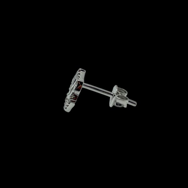 BOUCLES D'OREILLES EN OR GRIS 750 SERTIE DE DIAMANTS – Image 3