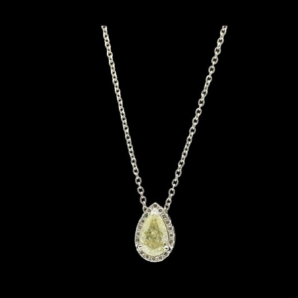 COLLIER-PENDENTIF  SOLITAIRE OR GRIS 18K/PALLADIE ET DIAMANT TAILLE POIRE 1CT. NATURAL FANCY YELLOW LONGUEUR 43CM – Image 2
