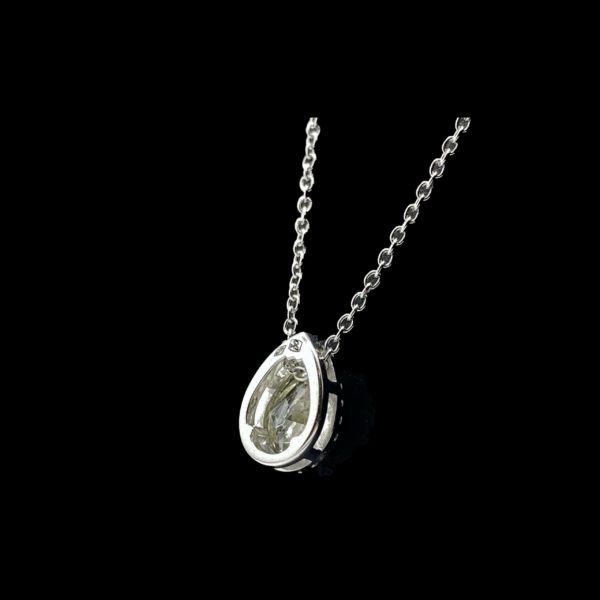 COLLIER-PENDENTIF  SOLITAIRE OR GRIS 18K/PALLADIE ET DIAMANT TAILLE POIRE 1,17CT. NATURAL FANCY LIGHT YELLOW LONGUEUR 43CM – Image 5