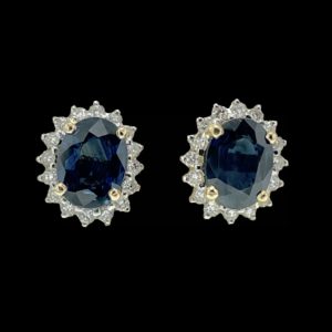 BOUCLES D'OREILLES EN OR JAUNE SERTIE D'UN SAPHIR ET DE 17 DIAMANTS