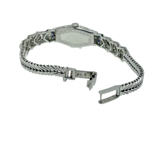 OMEGA VINTEGE DAME PLATINE 950 ET OR GRIS 18K SERTIE D'ENVIRON 7 CTS DE DIAMANTS ET SAPHIR 14X29MM – Image 9