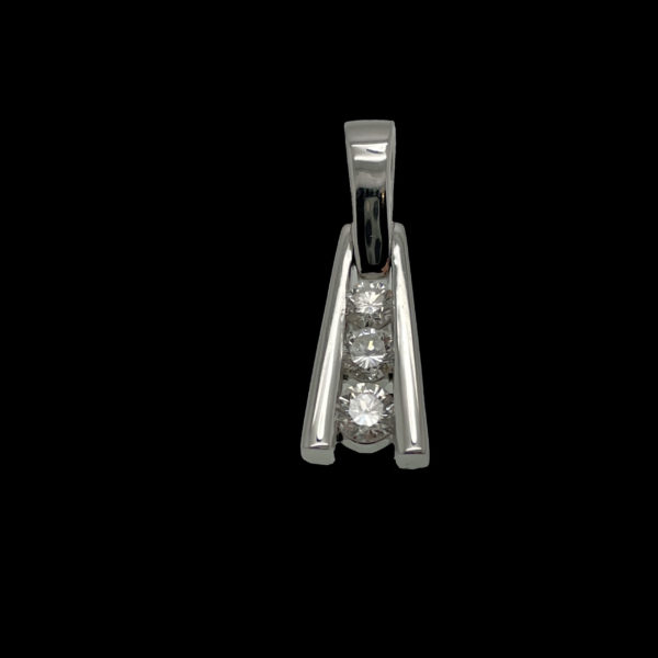 COLLIER-PENDENTIF DIAPASON TRILOGIE OR GRIS 18K/750 3 DIAMANTS DEGRADES – Image 2