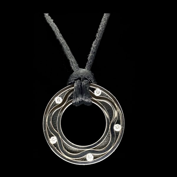 COLLIER-PENDENTIF OMEGA CORDON AQUA SWING DIAMANTS OR GRIS 18K