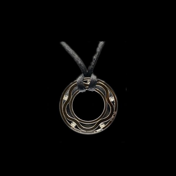 COLLIER-PENDENTIF OMEGA CORDON AQUA SWING DIAMANTS OR GRIS 18K – Image 3