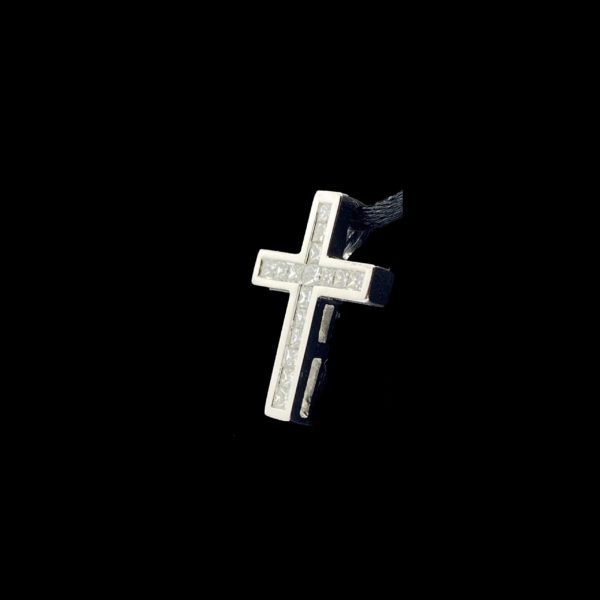 COLLIER-PENDENTIF  CROIX OR GRIS 18K ET DIAMANT TAILLE PRINCESSE 0,33Cts. – Image 2
