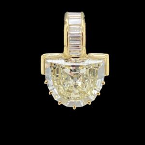 COLLIER-PENDENTIF  DEMI-LUNE OR JAUNE 18K ET DIAMANT 2 CTS L-SI1