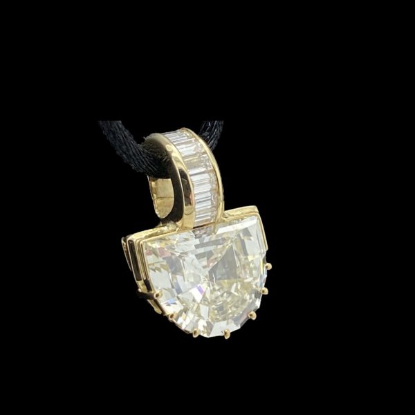 COLLIER-PENDENTIF  DEMI-LUNE OR JAUNE 18K ET DIAMANT 2 CTS L-SI1 – Image 3