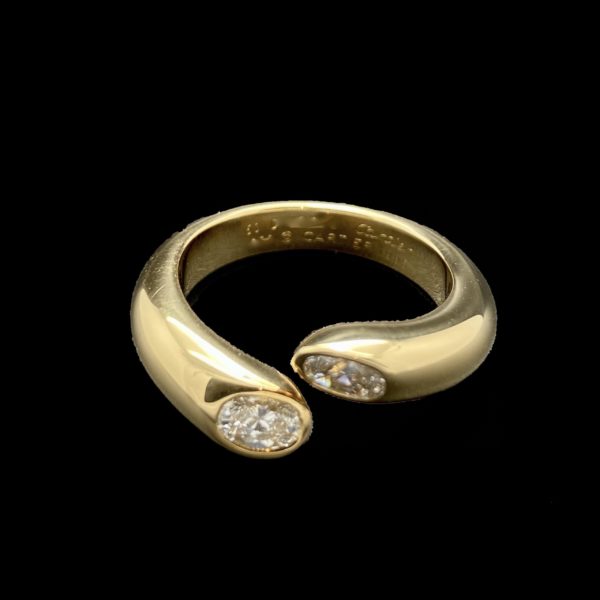 BAGUE CARTIER 1995 ELLIPSE DEUX TETES CROISEES OR JAUNE 18K SERTIE DE DEUX DIAMANTS OVAL TAILLE 52 – Image 3