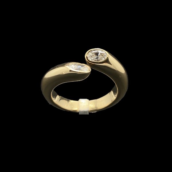 BAGUE CARTIER 1995 ELLIPSE DEUX TETES CROISEES OR JAUNE 18K SERTIE DE DEUX DIAMANTS OVAL TAILLE 52