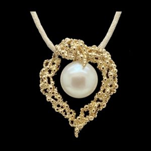 COLLIER-PENDENTIF GILBERT ALBERT COEUR COLLECTION CHAMPAGNE OR JAUNE 18K ET PERLE