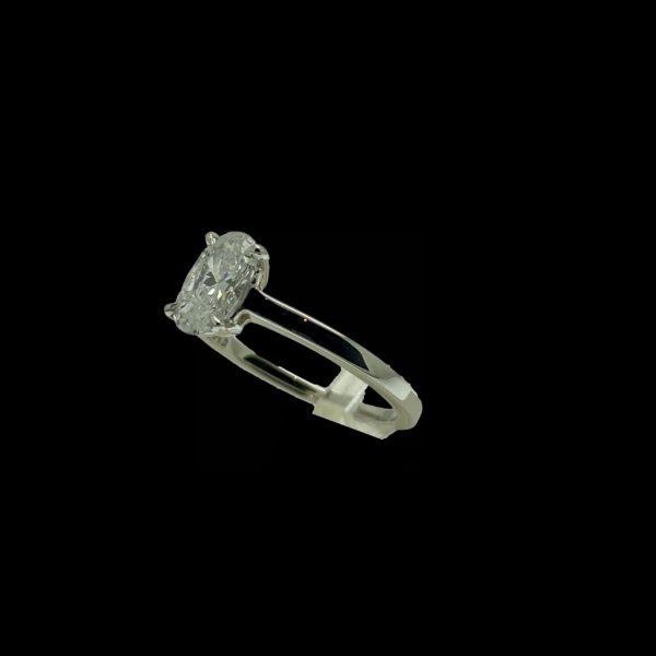 BAGUE SOLITAIRES DIAMANT OVALE ET OR 18K/750 GRIS TAILLE 53 – Image 3