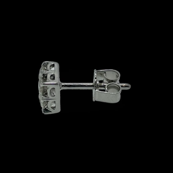 BOUCLES D'OREILLES EN OR GRIS 750 CARREE SERTIES DE 4 DIAMANTS 0,56CTS. – Image 3