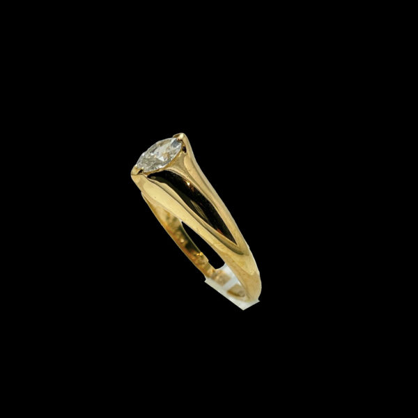 BAGUE CARTIER 1995 SOLITAIRES GIPSY OR JAUNE 18K SERTIE D'UN DIAMANTS MARQUISE TAILLE 53 – Image 3