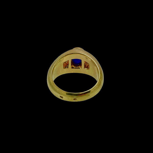 BAGUE CARTIER GIPSY OR JAUNE 18K SERTIE DE 2 DIAMANTS PRINCESS ET D'UN SAPHIR OVALE CABOCHON TAILLE 52 – Image 6
