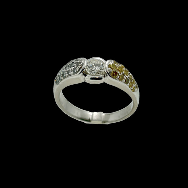 BAGUE OR GRIS 18K DIAMANTS CENTRAL 0,55CT ET DIAMANTS BLANC ET JAUNE CARATS  TAILLE 57 – Image 5