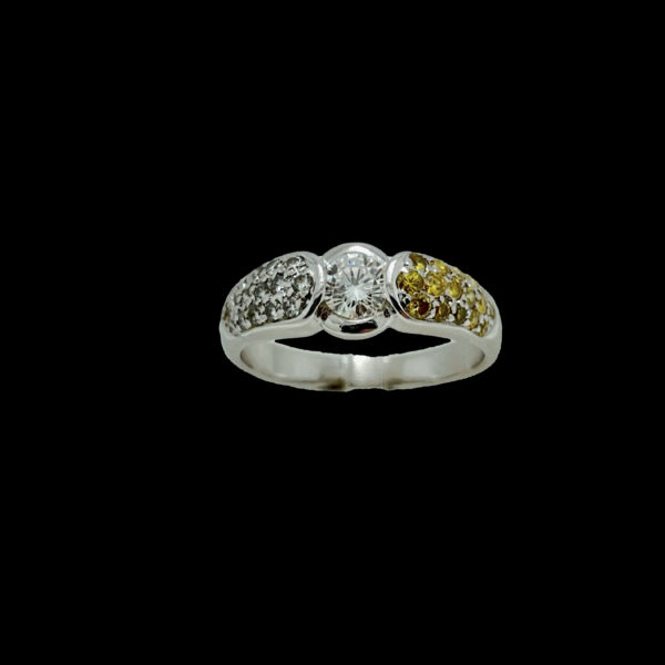 BAGUE OR GRIS 18K DIAMANTS CENTRAL 0,55CT ET DIAMANTS BLANC ET JAUNE CARATS  TAILLE 57 – Image 8