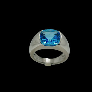 BAGUE OR GRIS 18K SERTIE D'UNE AIGUE MARINE COUSSIN TAILLE 53