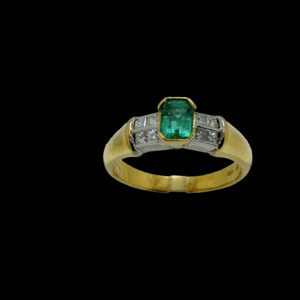 BAGUE OR JAUNE ET GRIS 18K EMERAUDE ET DIAMANTS TAILLE 58