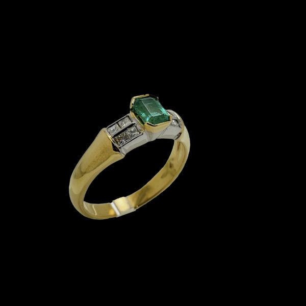 BAGUE OR JAUNE ET GRIS 18K EMERAUDE ET DIAMANTS TAILLE 58 – Image 4