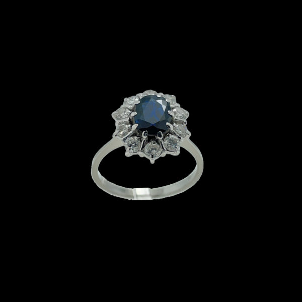 BAGUE OR GRIS 18K FLEUR SERTIE D'UN SAPHIR ET DE 10 DIAMANTS TAILLE 52