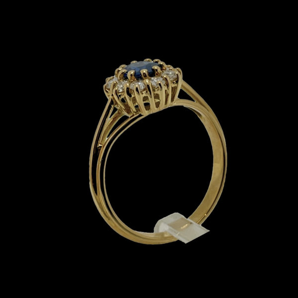 BAGUE OR JAUNE 18K FLEUR SERTIE D'UN SAPHIR ET DE 10 DIAMANTS TAILLE 51/52 – Image 3