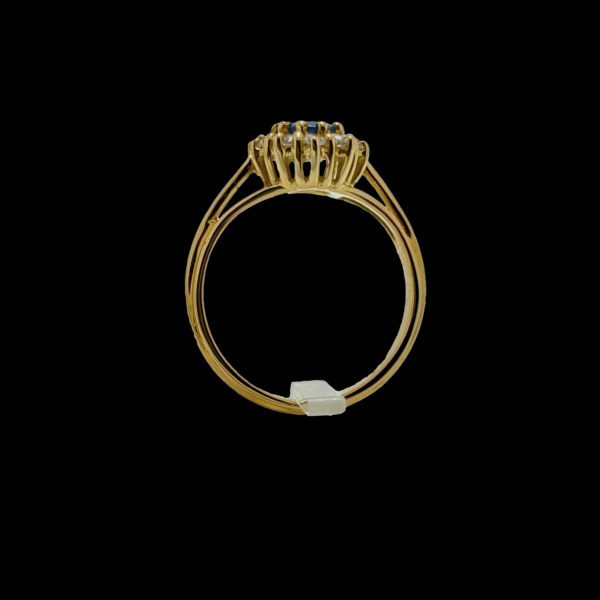 BAGUE OR JAUNE 18K FLEUR SERTIE D'UN SAPHIR ET DE 10 DIAMANTS TAILLE 51/52 – Image 4