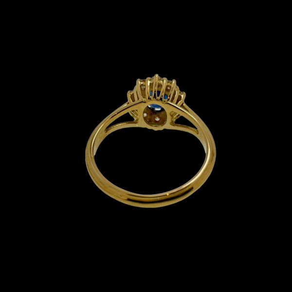 BAGUE OR JAUNE 18K FLEUR SERTIE D'UN SAPHIR ET DE 10 DIAMANTS TAILLE 51/52 – Image 6