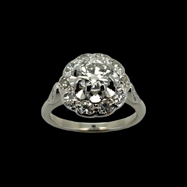 BAGUE MARGUERITE EN OR GRIS 750 ET DIAMANTS TAILLE ANCIENNE