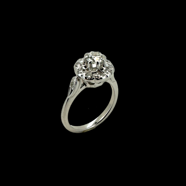 BAGUE MARGUERITE EN OR GRIS 750 ET DIAMANTS TAILLE ANCIENNE – Image 2