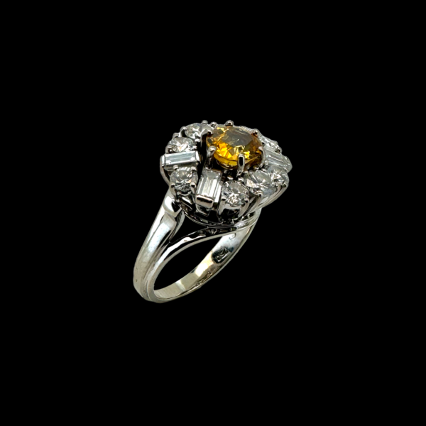 BAGUE OR GRIS 18K SAPHIR JAUNE ET DIAMANTS – Image 2
