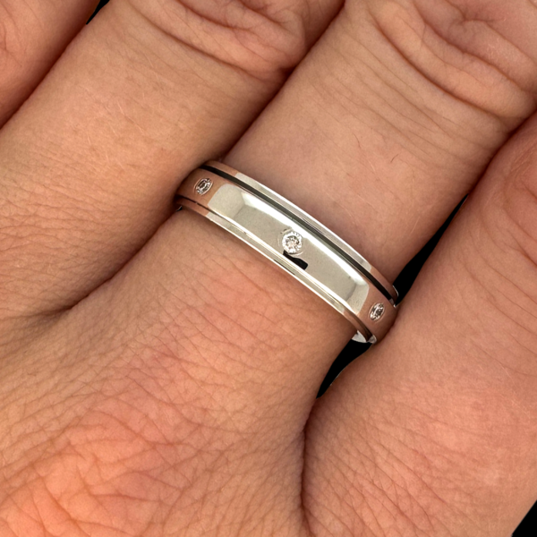 BAGUE PIAGET POSSESSION EN OR GRIS 750 SERTIE DE 7 DIAMANTS – Image 4