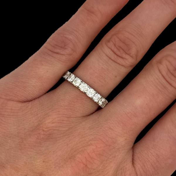 BAGUE TOUR COMPLET OR GRIS 18K SERTIE DE 19 DIAMANTS – Image 4