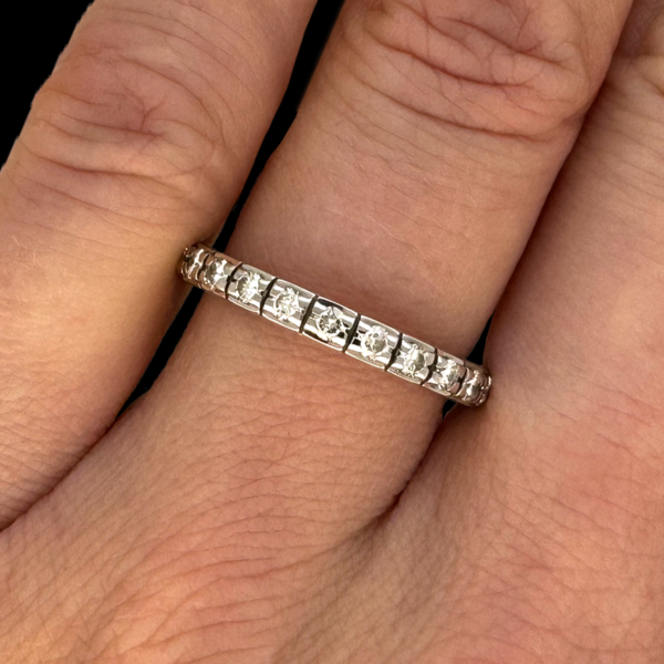 BAGUE TOUR COMPLET EN OR GRIS 18K SERTIE DE 48 DIAMANTS BLANCS – Image 4