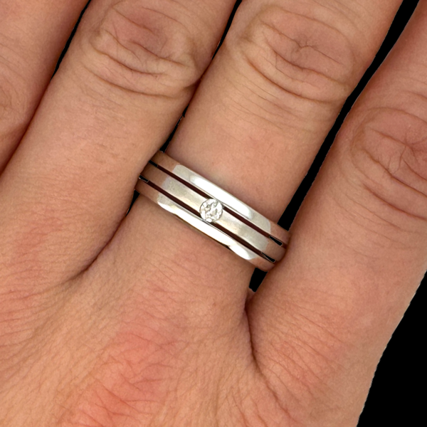 BAGUE EN OR GRIS 750 SERTIE D'UN DIAMANT DE 0,10CT – Image 4