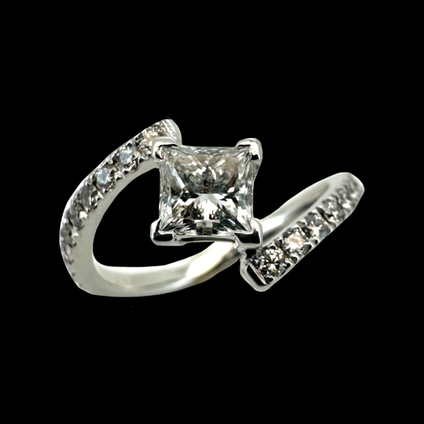 BAGUE TOI & MOI EN OR GRIS 750 SERTIE D'UN DIAMANT TAILLE PRINCESSE DE 0,60CT AVEC GIA