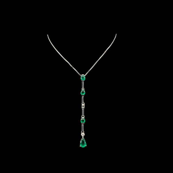 COLLIER-PENDENTIF EN OR BLANC 750 SERTI D'ÉMERAUDES ET DIAMANTS