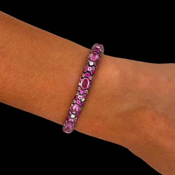 BRACELET TENNIS SERTI DE DIAMANTS ET DE SAPHIRS ROSE OR GRIS 750 – Image 3