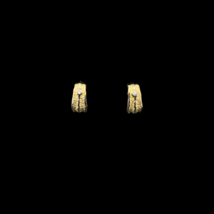 BOUCLES D'OREILLES EN OR JAUNE 750 MARTELÉ ET DIAMANTS