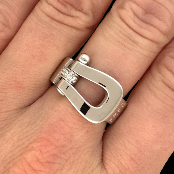 BAGUE FRED FORCE 10 EN OR GRIS 750 SERTIE DE 4 DIAMANTS BLANCS – Image 4