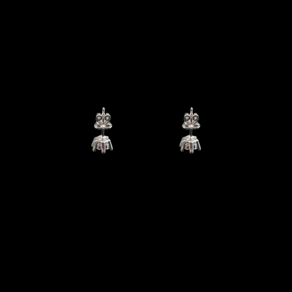 BOUCLES D'OREILLES CLOUS FLEURS EN OR GRIS 18 CARATS ET DIAMANTS – Image 2