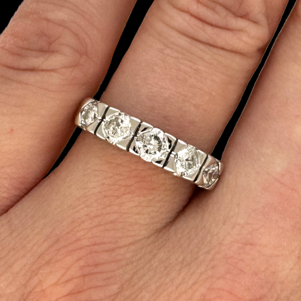BAGUE DEMI-TOUR EN OR GRIS 750 SERTIE DE 5 DIAMANTS – Image 4