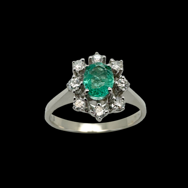 BAGUE EN OR GRIS 750 EMERAUDE ET DIAMANTS