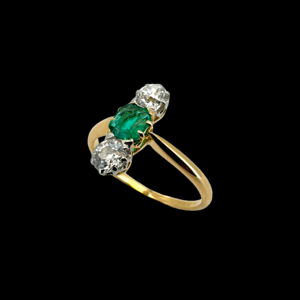 BAGUE EN OR JAUNE 750 VINTAGE DIAMANTS ET ÉMERAUDE – Image 4