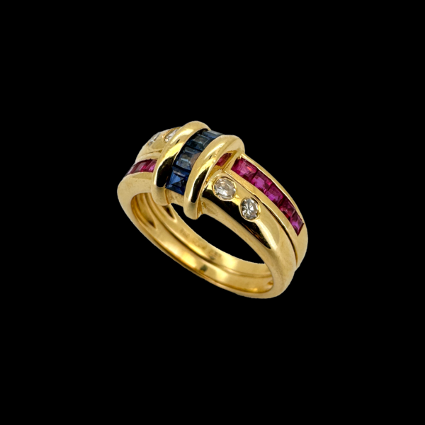 BAGUE EN OR JAUNE 750 DIAMANTS, SAPHIRS ET RUBIS – Image 2