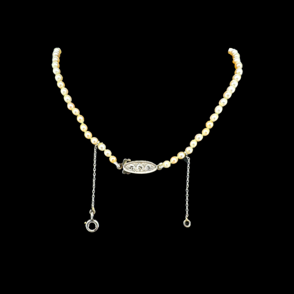  COLLIER DE PERLE FERMOIR DOUBLE SÉCURITÉ OR GRIS 750 ET DIAMANTS – Image 2